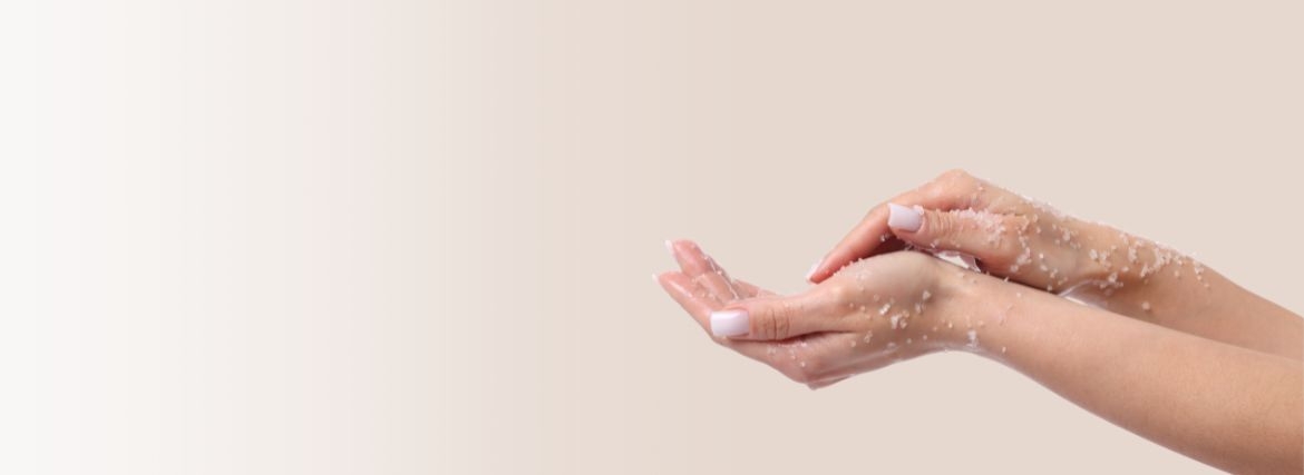 Jak zrobić peeling dłoni i czym najlepiej złuszczać skórę w tej okolicy?