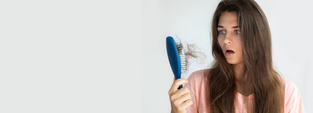 Wypadanie włosów na wiosnę – 5 sposobów na skuteczną regenerację