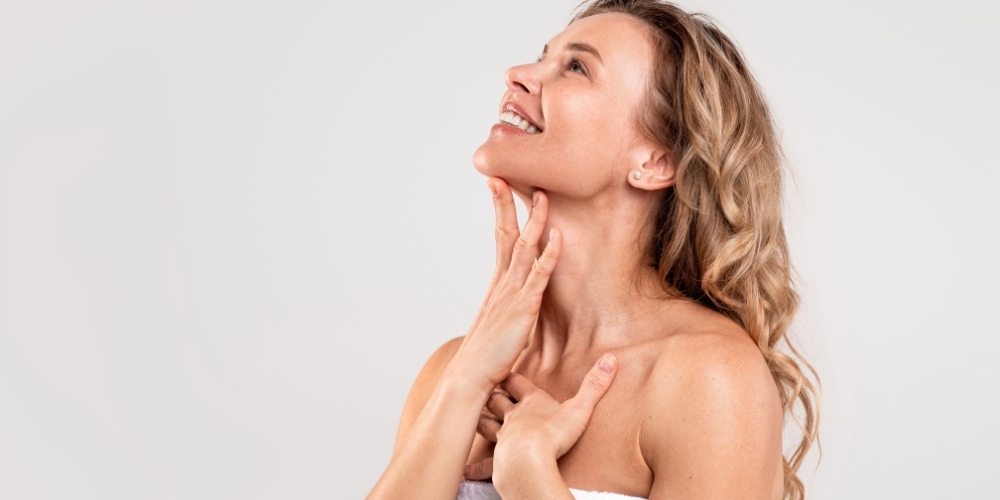 Zmarszczki na szyi i dekolcie – jak zadbać o skórę szyi?
